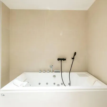 Lägenhet New Mestalla | Jacuzzi | Billar | Ping Pong