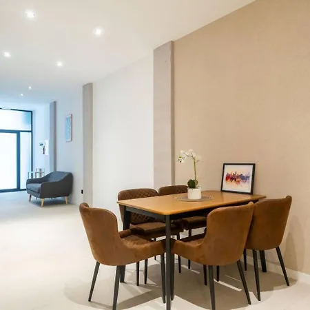 Flats Nou Mestalla Apartment *